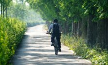 Monumenter cykling er en ærefuld og udfordrende disciplin inden for cykelsporten, der foregår på nogle af de mest ikoniske og krævende ruter rundt omkring i verden